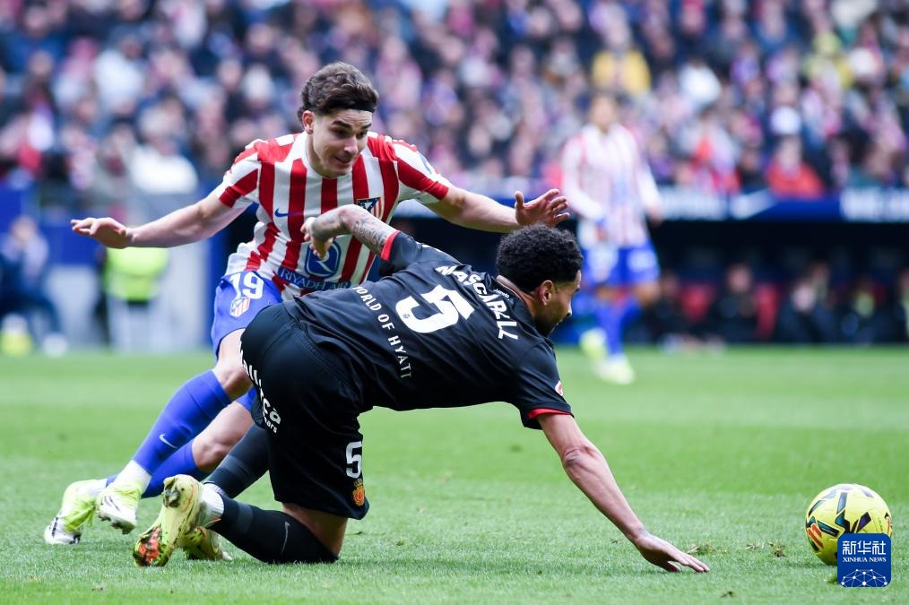 斯洛特帅位悬了？利物浦换帅传闻反转，关键战成救命稻草